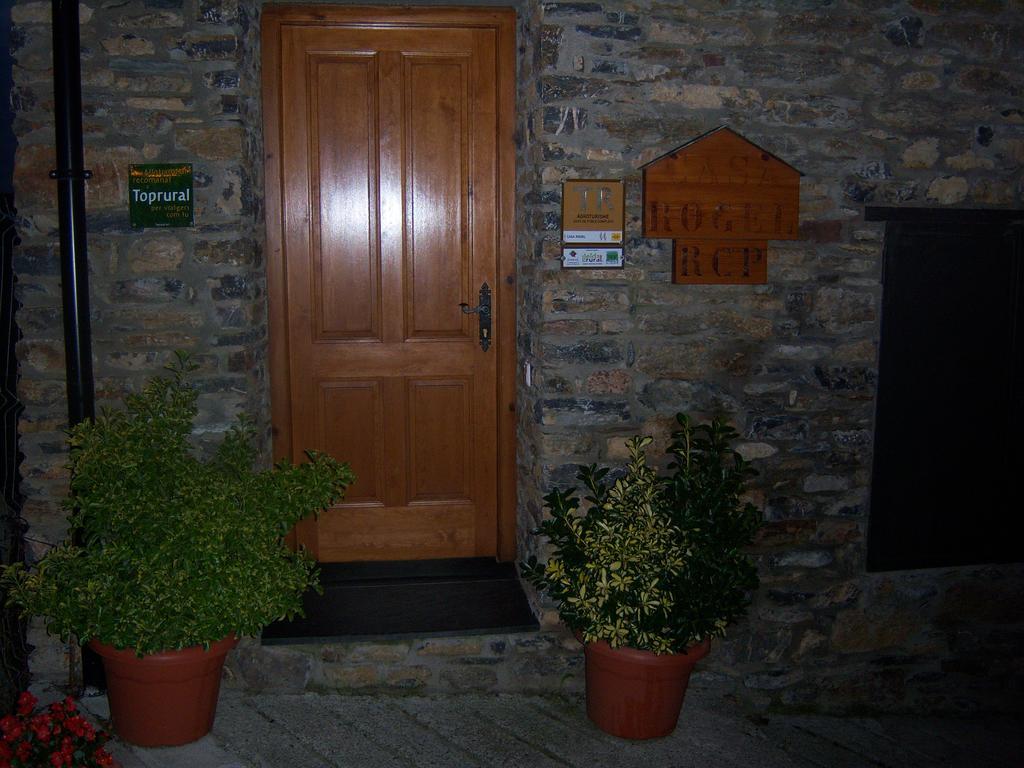 Gasthaus Casa Rogel Llesuy Exterior foto