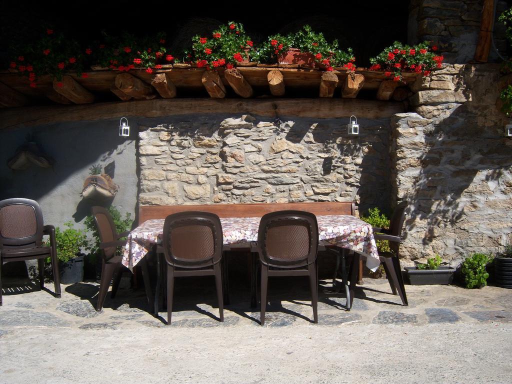 Gasthaus Casa Rogel Llesuy Exterior foto